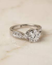Elegant Round-Cut Solitaire Engagement Ring with Pavé Band – Silver Finish